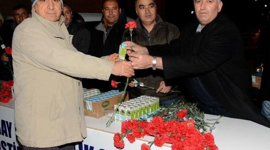 Aksaray&rsquo;da Kandilde S&uuml;t Ve Karanfil Dağıtıldı