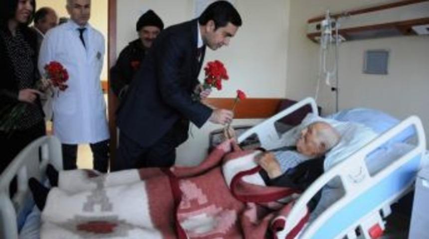 Başkan Bah&ccedil;eci Kandili Hastanede Hastalarla Ge&ccedil;irdi