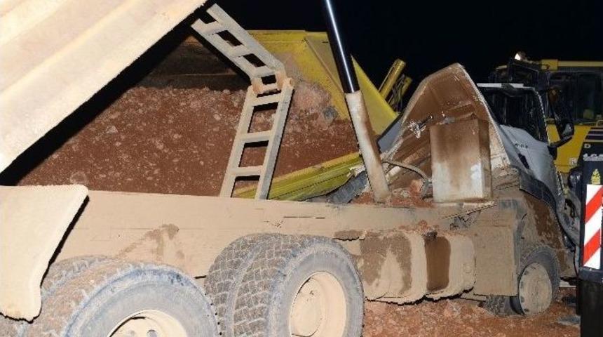 Otoyol İnşaat Şantiyesinde Feci Kaza: 1 &Ouml;l&uuml;