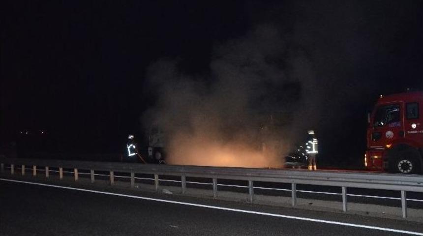 Seyir Halindeki Kamyon Alev Alev Yandı