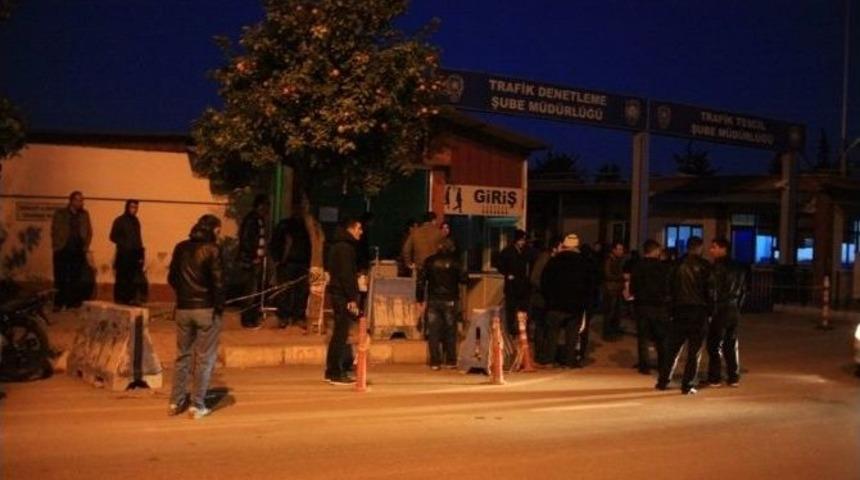 Ehliyetlerini Alabilmek İ&ccedil;in Sabaha Kadar N&ouml;bet Tuttular