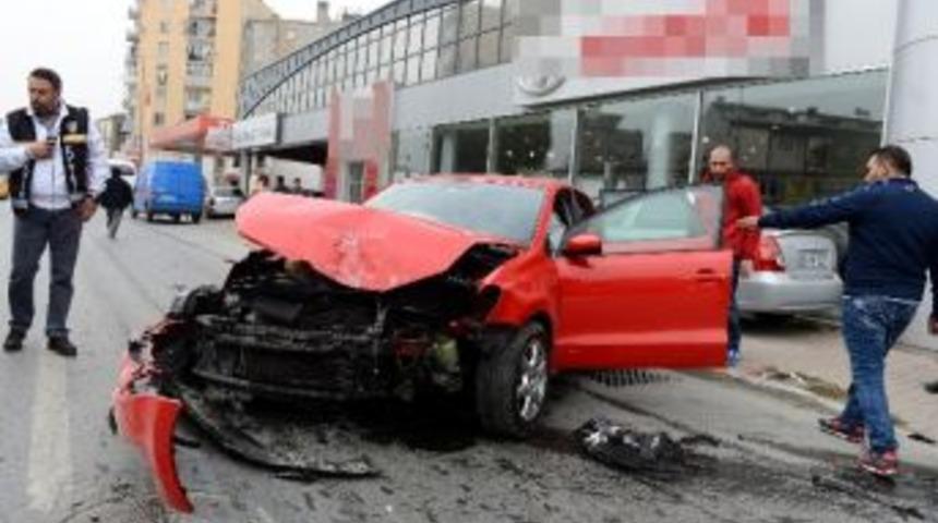 (&ouml;zel Haber) Kaza Yapan Kardeşini G&ouml;ren Gen&ccedil; Kadın, Sinir Krizi Ge&ccedil;irip Kendini Tokatladı