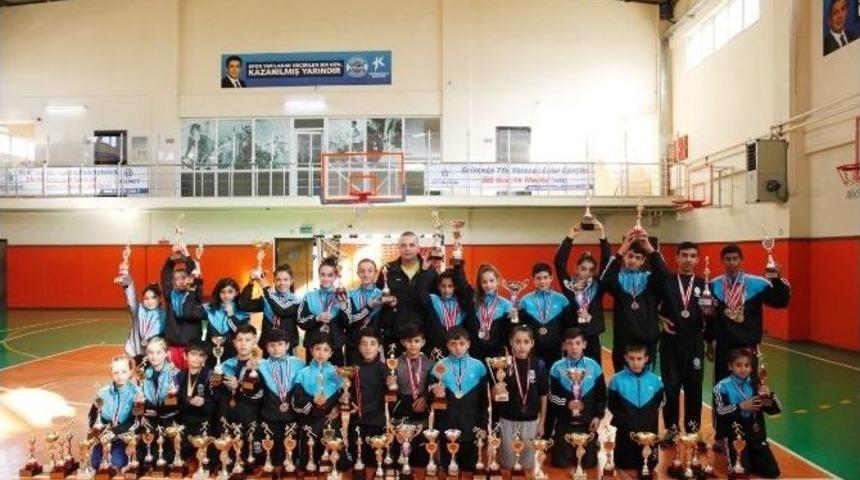 K&uuml;&ccedil;&uuml;k&ccedil;ekmeceli &Ouml;ğrenciler, Kırılması G&uuml;&ccedil; Bir Rekora İmza Attı