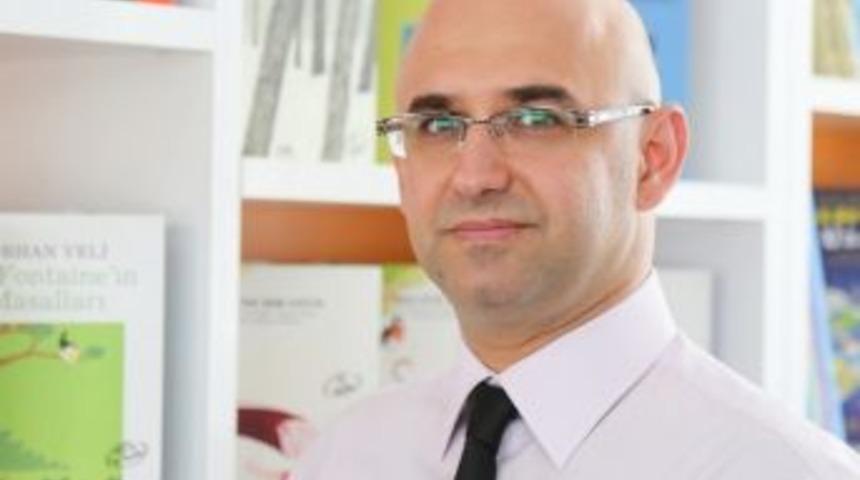 &Uuml;mit Sanlav, Sosyal Medyada Bağımlılık T&uuml;rlerine Dikkat &Ccedil;ekti