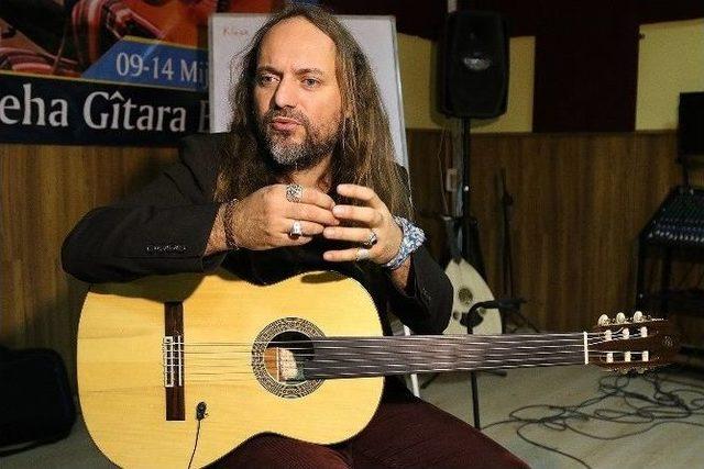 Dünyaca Ünlü Perdesiz Gitar Sanatçısı López Van’da