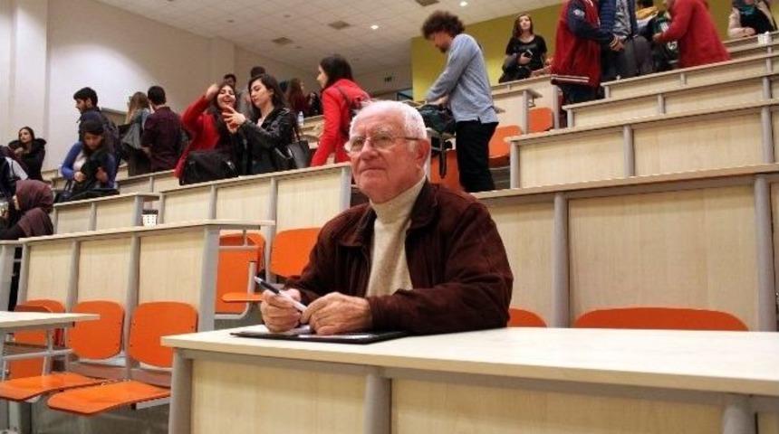 (&ouml;zel Haber) Emekli &Ouml;ğretmen 78 Yaşında Hukuk Kazanarak Sıralara Geri D&ouml;nd&uuml;