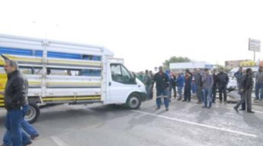 Sanayi Sitesi Esnafı Yol Kapattı