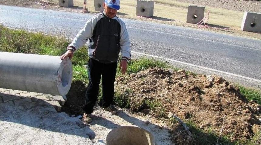 Karayollarının A&ccedil;tığı &Ccedil;ukurlar Tehlike Sa&ccedil;ıyor