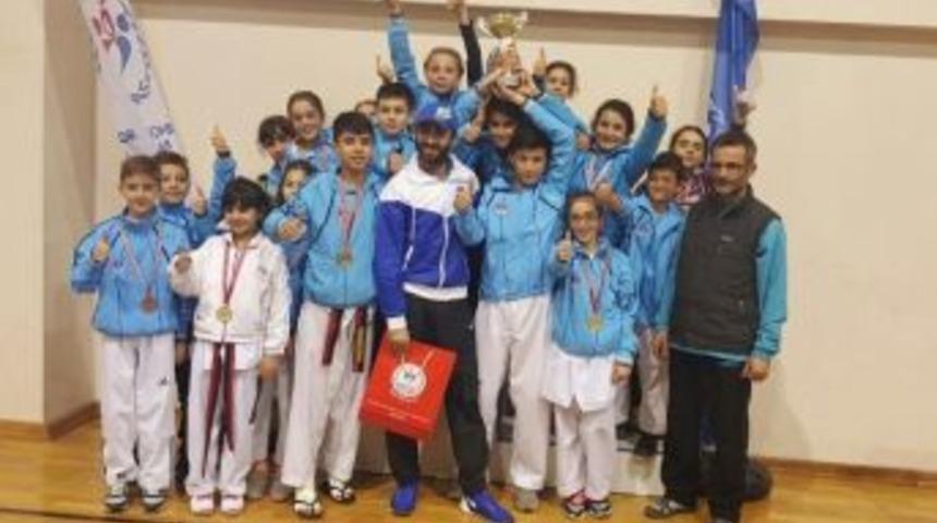 B&uuml;y&uuml;kşehirli Tekvandoculardan Karam&uuml;rsel&rsquo;de B&uuml;y&uuml;k Başarı