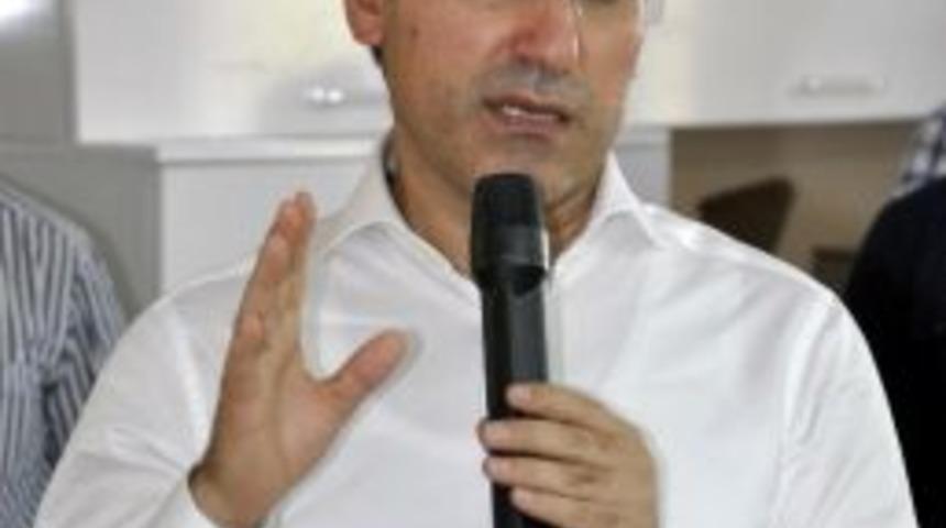 K&uuml;&ccedil;&uuml;kcan: "t&uuml;rkiye D&uuml;nyaya İnsanlık Dersi Veriyor"