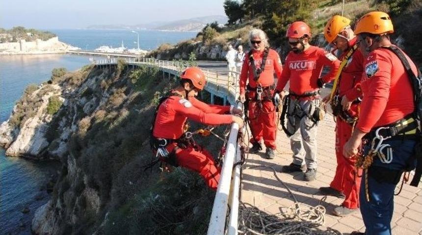 Kuşadası Belediyesi&rsquo;nden Akut Destekli &Ccedil;evre Temizliği