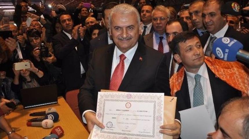 Ak Parti İzmir Milletvekilleri Mazbatalarını Aldı