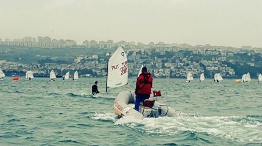 Beyoğlu Yelken Kul&uuml;b&uuml; &Ouml;ğrencileri Yarışlardan 5 Kupa İle D&ouml;nd&uuml;