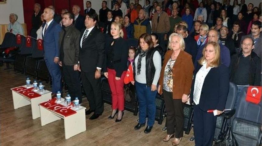 Fo&ccedil;a, Ulu &Ouml;nder Atat&uuml;rk&rsquo;&uuml; Sevdiği Şarkılarla Andı