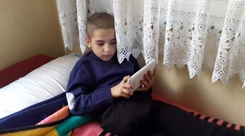 Ayağı Kesilen Suriyeli Muaz, İhh&rsquo;nın Alacağı Protez Bacakla Y&uuml;r&uuml;yecek