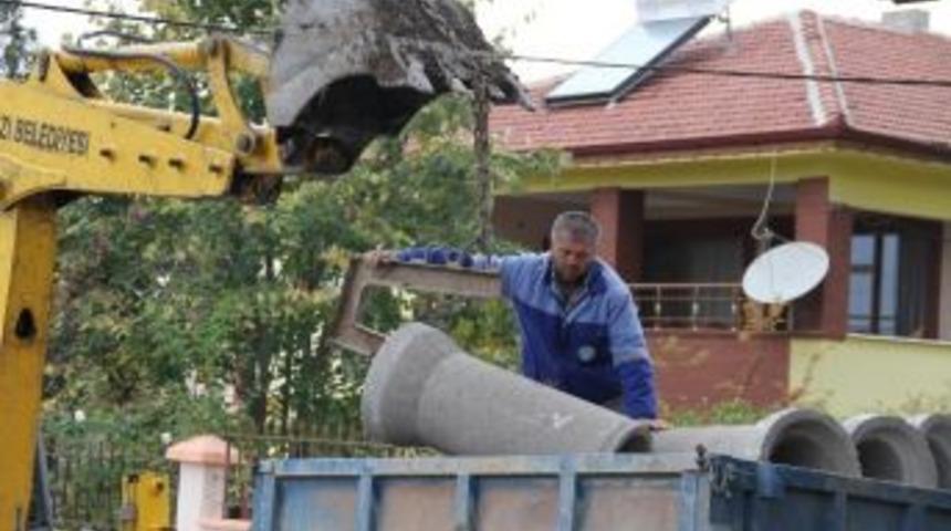 Akyazı&rsquo;da Alt Yapı &Ccedil;alışmaları S&uuml;r&uuml;yor