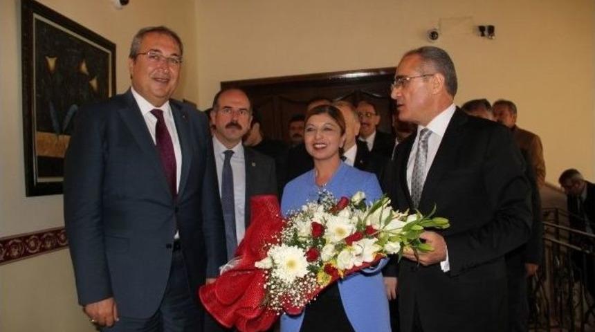 K&uuml;lt&uuml;r Ve Turizm Bakanı Top&ccedil;u, Nevşehir Belediye Başkanı &Uuml;nver&rsquo;i Ziyaret Etti