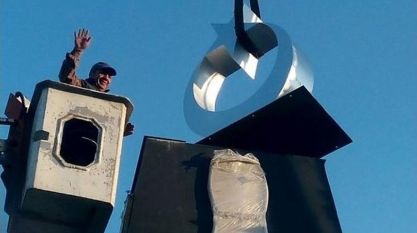 Korkuteli&rsquo;ne Pehlivan Heykeli Dikildi