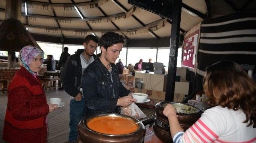 &Uuml;niversite &Ouml;ğrencilerine &Ccedil;orba İkramı