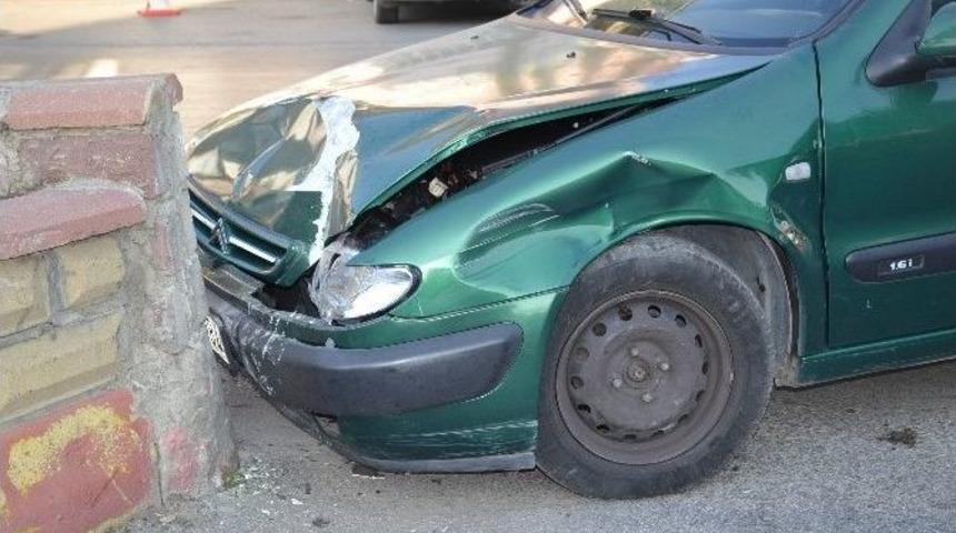 Nazilli&rsquo;de Motosiklet İle Otomobil &Ccedil;arpıştı