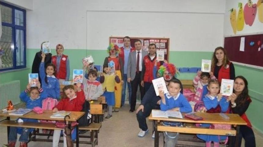 Gen&ccedil;lik Merkezi&rsquo;nden &Ouml;ğrencilere Kitap