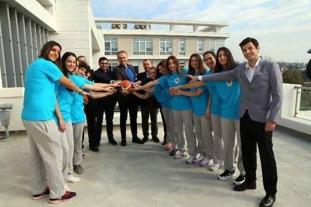 İstanbul’un İlk Ve Tek Belediye Kadın Basketbol Takımı Sezonu Açıyor