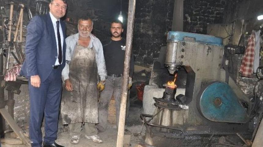 Başkan Turgut&rsquo;tan Demirci Esnafına Ziyaret