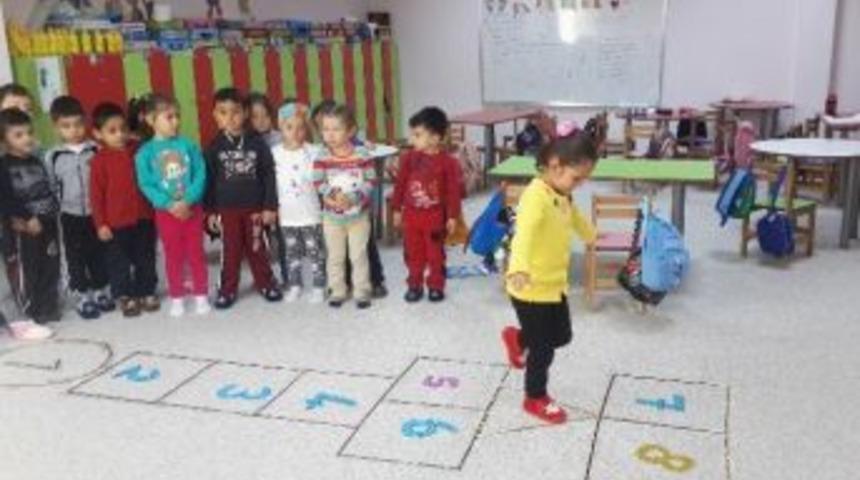 Nezaket Okullarındaki &Ouml;ğrenciler Mutlu