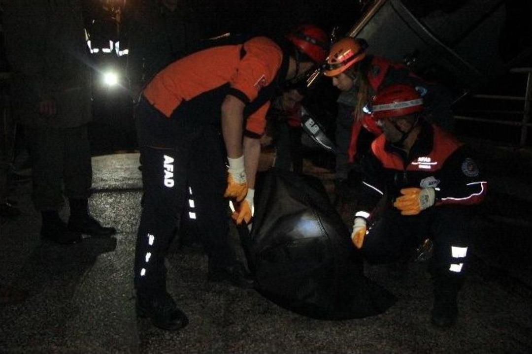 K&ouml;pr&uuml;den Aracıyla U&ccedil;tu, Simsiyah Derede Dalgı&ccedil;lar Buldu...(&ouml;zel Haber)