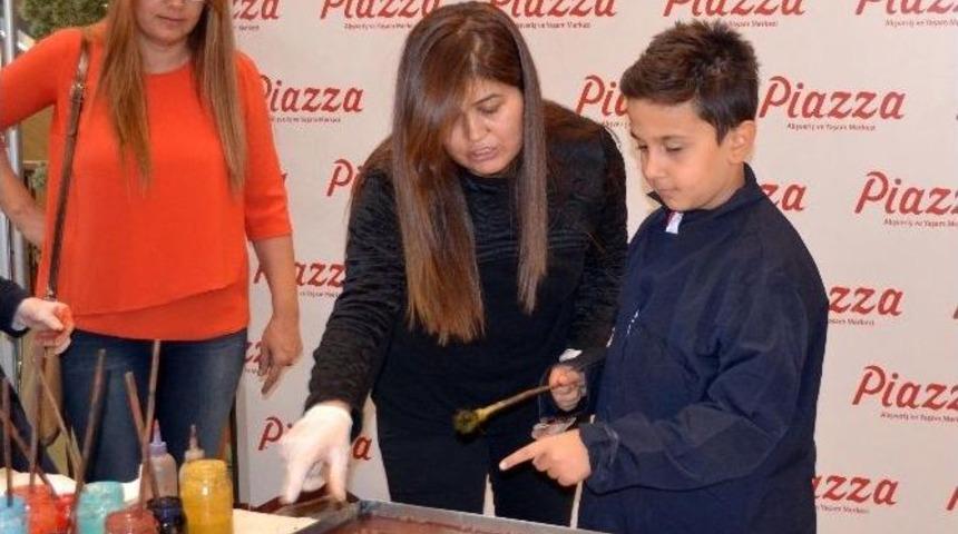 Piazza&rsquo;daki Ebru At&ouml;lyesi&rsquo;ne Yoğun İlgi