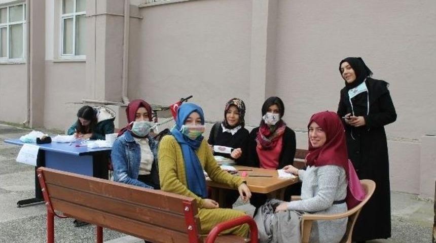 Saü Öğrencileri Duyarlılık Oluşturmak İçin Stant Kurdu