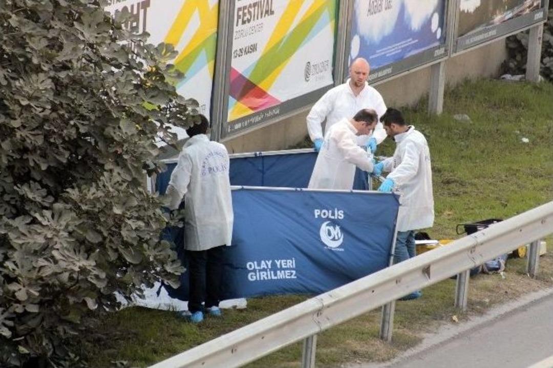 Yol Kenarında Bulunan Ceset Polisi Alarma Ge&ccedil;irdi