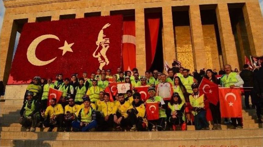 Atat&uuml;rk İ&ccedil;in Ankara&rsquo;ya 3 G&uuml;n Boyunca Pedal &Ccedil;evirdiler