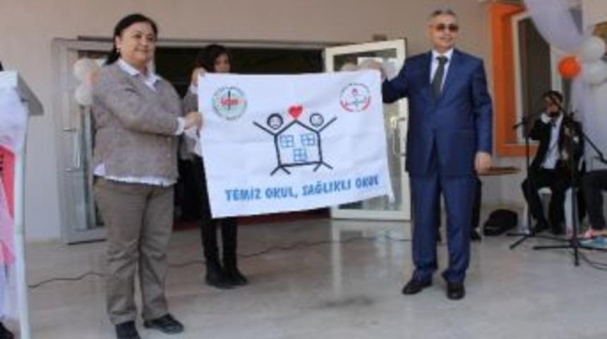 Ayşe Doğan Mesleki Ve Teknik Anadolu Lisesine Beyaz Bayrak Verildi