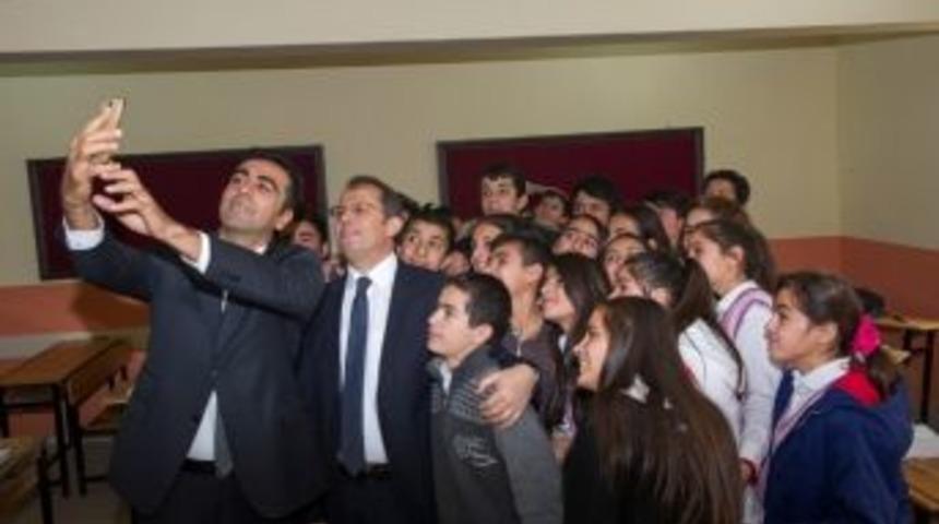 Vali Taşyapan, Kundaklandıktan Sonra Onarımı Yapılan Okulu Ziyaret Etti