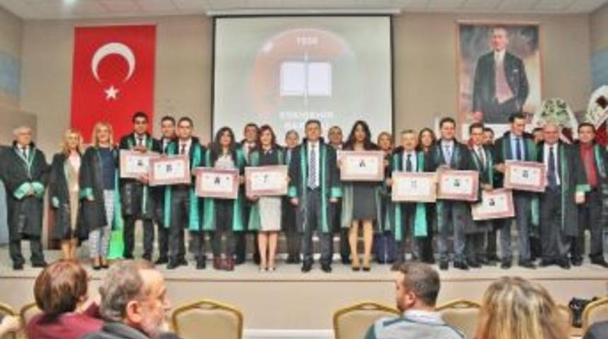 9 Yeni Avukat C&uuml;bbe Giyip Ruhsatlarını Aldı