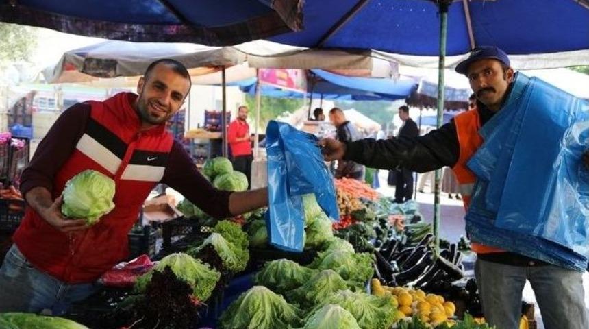 Efeler&rsquo;deki Semt Pazarlarında &Ccedil;&ouml;p Poşeti Uygulaması S&uuml;r&uuml;yor