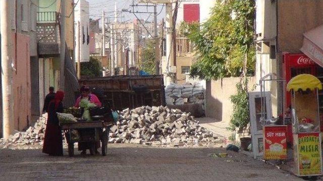 Teröristler Nusaybin’de Hayatı Felç Etti