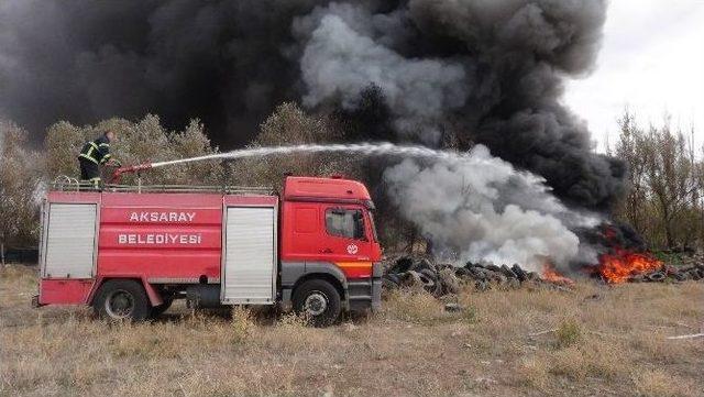 Boş Arazideki Lastikler Yandı