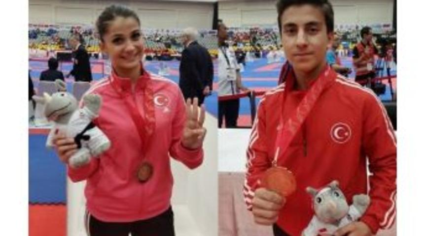 D&uuml;zceli Karateciler D&uuml;nya &Uuml;&ccedil;&uuml;nc&uuml;s&uuml; Oldu