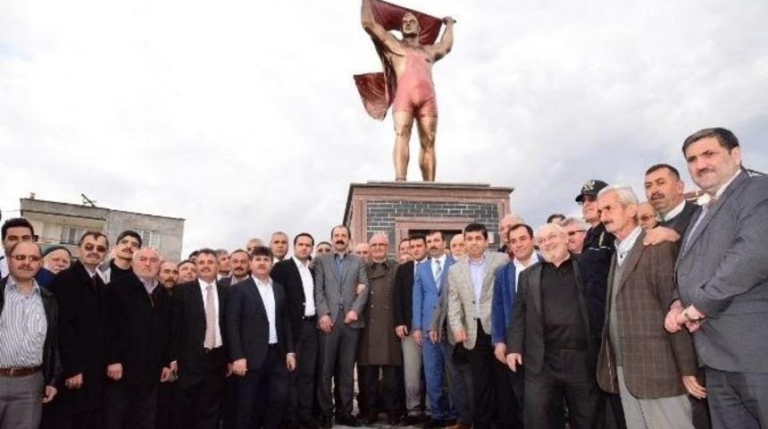 Yaşar Doğu&rsquo;nun Anıtı A&ccedil;ıldı