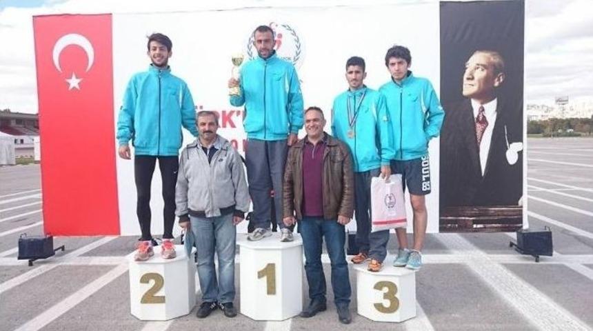 Atat&uuml;rk&rsquo;&uuml; Anma Koşusunda Niğde &Uuml;niversitesi 2. Oldu