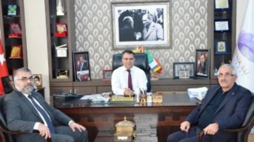 Karab&uuml;kspor Başkanı Feridun Tankut, Başkan Aksoy&rsquo;u Ziyaret Etti