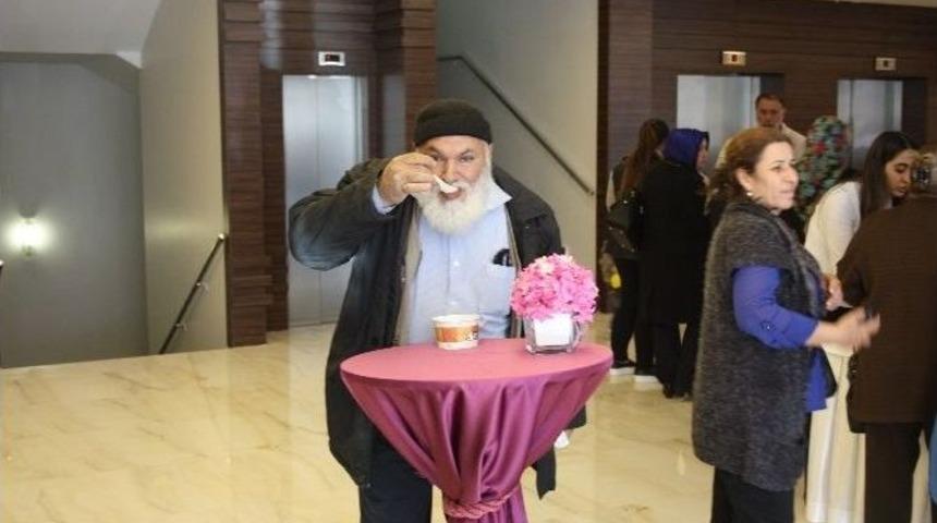 Hastanede 2 Bin Kişilik Aşure Dağıtıldı