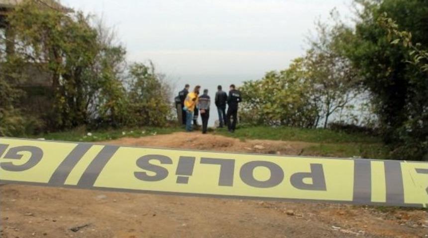 Kafasına Sıkıp Kayalıklardan Denize D&uuml;şt&uuml;