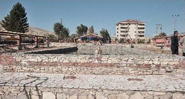 Çandır İlçesinde Kaymakam Ve Halk El Ele Vererek 7 Dönüm Alana Modern Park Yaptı