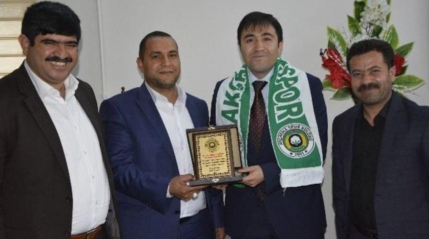 Amat&ouml;r K&uuml;me Spor Kul&uuml;p Y&ouml;neticilerinden Kaymakam Citer&rsquo;e Plaket&rlm;