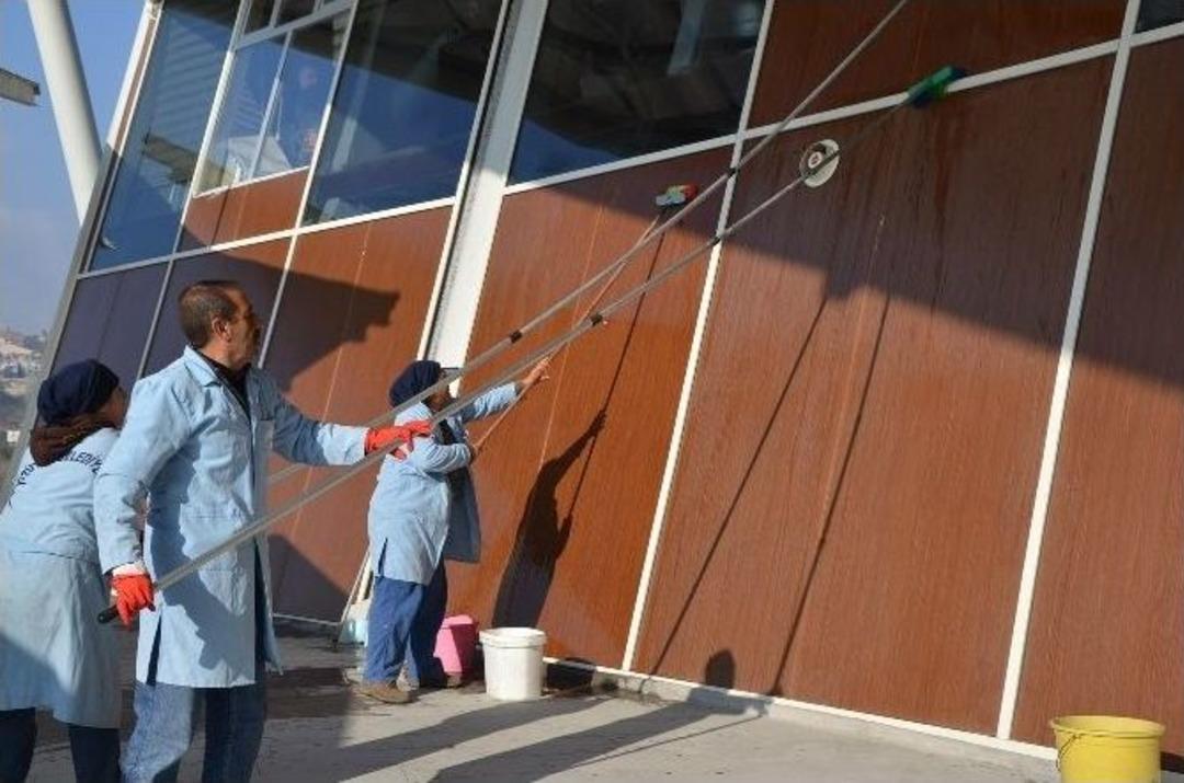 Boz&uuml;y&uuml;k Şehirlerarası Otob&uuml;s Terminali&rsquo;nde Temizlik