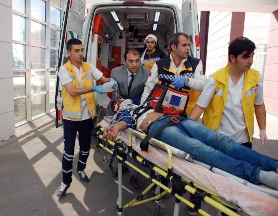 Motosiklet İle Otomobil &Ccedil;arpıştı; 1 &Ouml;l&uuml;, 1 Yaralı