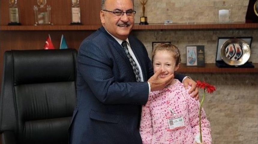 Başkan Hasan Can Suriyeli &Ouml;ğrencileri Ağırladı